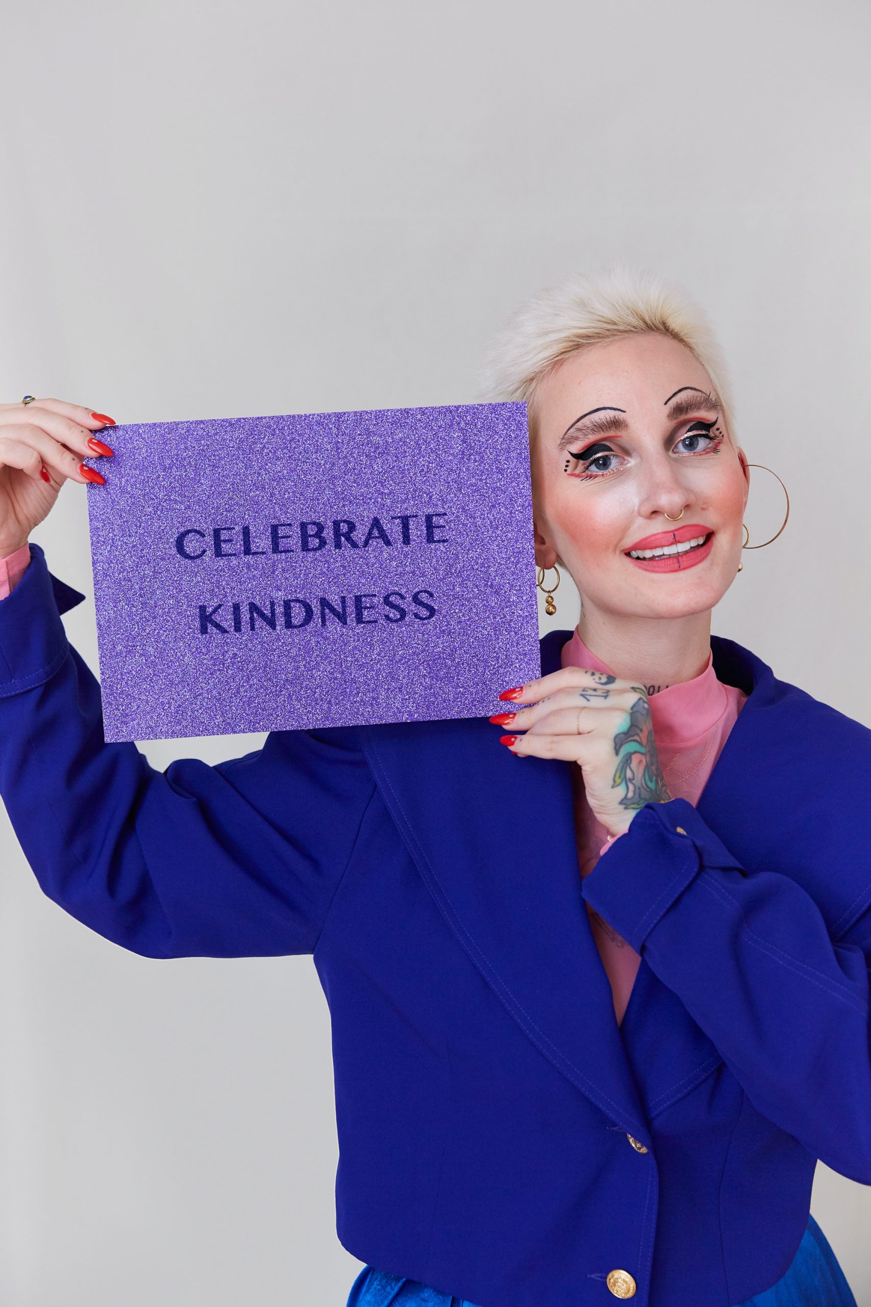 Woman in blue
Blonde woman in blue holding a card
Kindness
Mindful
Mindfulness
Mindful acts